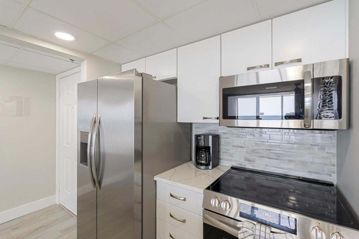 Apartment Long Tower 3 #305 Beachfront Renovation *